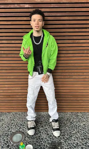 Lil Mosey’s Outfit in Supreme Jacket, Balenciaga Wallet & Lamborghini (2024)
