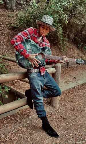NLE Choppa wearing Chrome Hearts belt