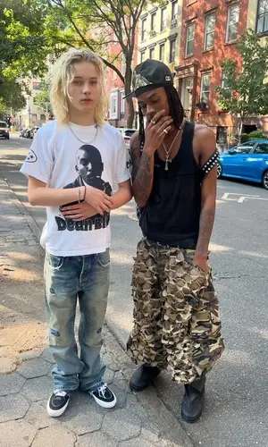 Nettspend’s Outfit in P4K T-Shirt, Enfants Riches Deprimes Jeans & Vans Sneakers (2024)