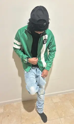 Yuno Miles wearing Greedy Unit hat