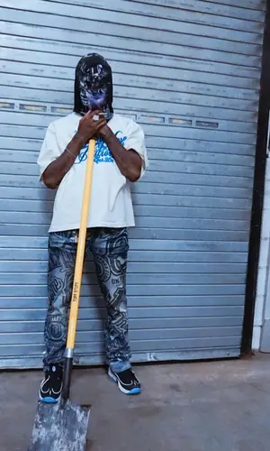 Famous Dex’s Outfit in New York Is A Nationality T-Shirt, OnlyOne Jeans & Nike Sneakers (2024)