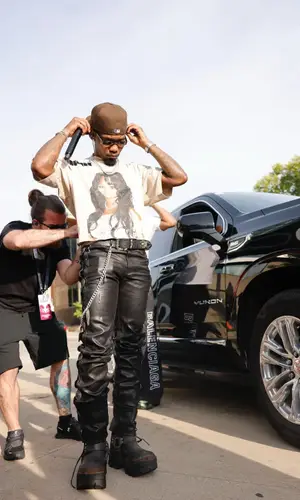 Offset wearing Plastic t-shirt