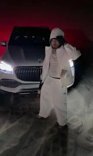 Summrs’ Outfit in Louis Vuitton Jacket & Balenciaga Pants (2024)