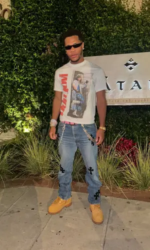 Devin Haney’s Outfit in Vintage T-Shirt, Levi’s Jeans & Patek Philippe Watch (2024)