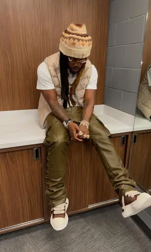 Hot Boii’s Outfit in Valabasas Pants, Rick Owens Sneakers & Moncler Hat (2024)