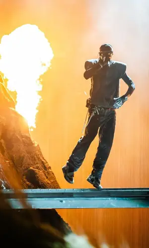 Travis Scott wearing Nike glov