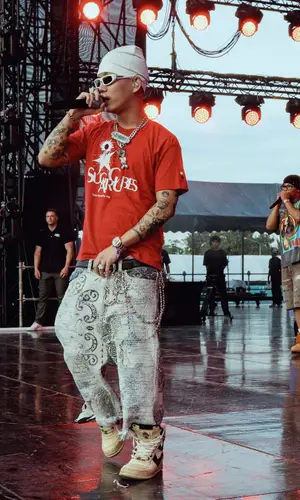 JP The Wavy wearing Proleta Re Art jeans