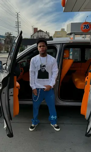 Devin Haney’s Outfit in Sacai T-Shirt, Mannahatta NYC Cap & New Era (2024)