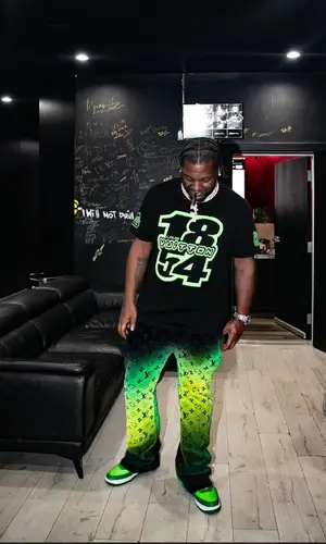 Rio Da Yung Og wearing Nike sneakers