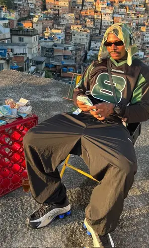 Asake wearing Nike sneakers