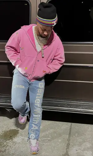 Veeze’s Outfit in Balenciaga Hoodie, Bottega Veneta Sneakers & Chanel Hat (2025)