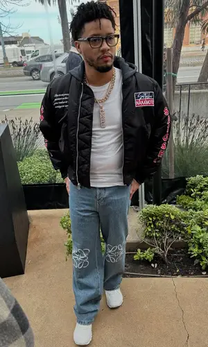 Veeze’s Outfit in Satoshi Nakamoto Jacket, Loewe Jeans & Bottega Veneta Sneakers (2025)