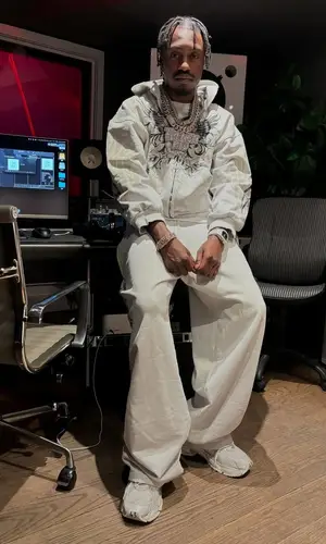 Lil Tjay’s Outfit in Balenciaga Hoodie, Richard Mille Watch & Goyard Bag (2025)