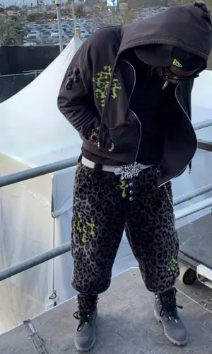 Ken Carson wearing Alex Moss belt
