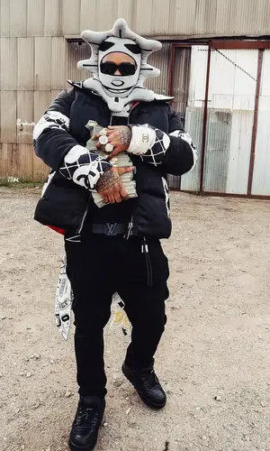 BossMan Dlow wearing Glo Gang hat