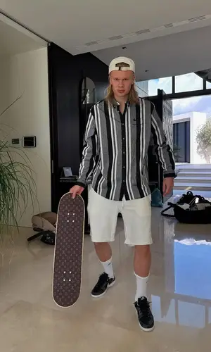 Erling Haaland wearing Nike sneakers