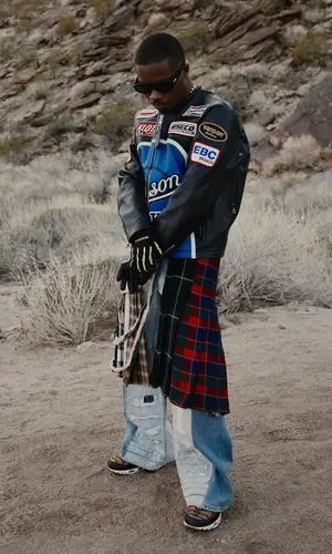 Roddy Ricch’s Outfit in Cease±Desist Jeans, Bottega Veneta Eyewear & Market Gloves (2025)