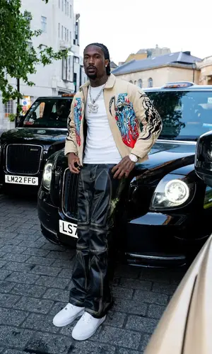 Hunxho’s Outfit in Warren Lotas Jacket, Who Decides War Pants & Nike Sneakers (2025)