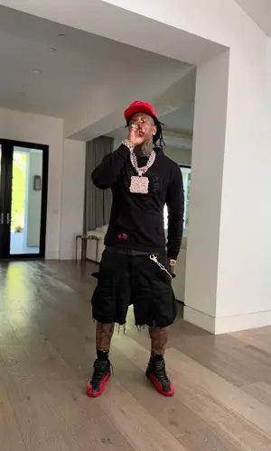 Moneybagg Yo’s Outfit in Matty Boy Hoodie, Rolling Stones Merch Cap & Chrome Hearts (2025)