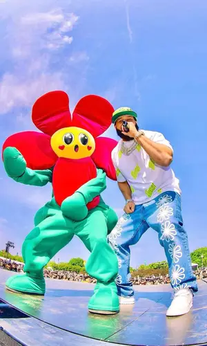 El Alfa El Jefe’s Outfit in Gucci T-Shirt, Digital Groupi3 Jeans & Louis Vuitton Sneakers (2025)