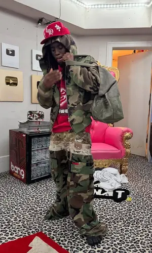 Kai Cenat wearing Fioriino bag