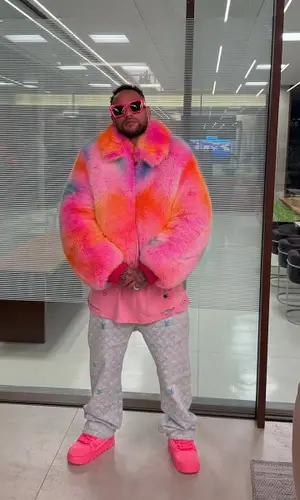 Neymar’s Outfit in Louis Vuitton Jacket, Balenciaga T-Shirt & Off-White Eyewear (2025)