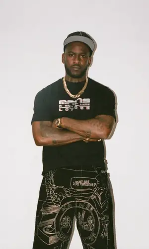 Skepta wearing New Era cap