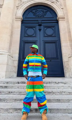 Bloody Osiris’ Outfit in Chrome Hearts Belt, Louis Vuitton Eyewear & Mannahatta NYC Cap (2025)
