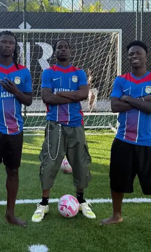 Travis Scott’s Outfit in Nike Jersey & Travis Scott Merch Sneakers (2025)