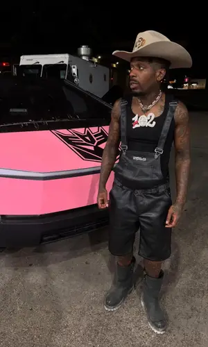 Sauce Walka’s Outfit in Supreme Top, Louis Vuitton Belt & Hanes (2025)