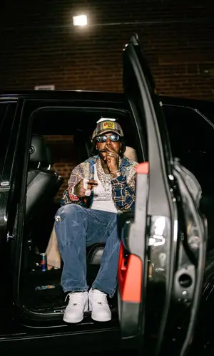 EST Gee’s Outfit in Vale Forever Shirt, Nike Sneakers & Le Reve Nazam Cap (2025)