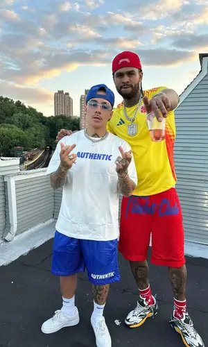 Dave East’s Outfit in Adidas Jersey, Champion Shorts & Louis Vuitton Sneakers (2025)