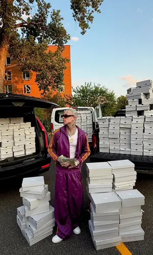 Millyz’s Outfit in Needles Jacket, Nike Sneakers & Rick Owens Eyewear (2025)