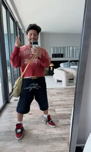 Veeze’s Outfit in Tom Ford Belt, Louis Vuitton Bag & Chrome Hearts Cap (2026)