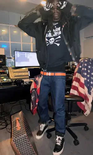 Yung Bans’ Outfit in Mastermind Jacket, Vintage T-Shirt & Hermes Belt (2026)