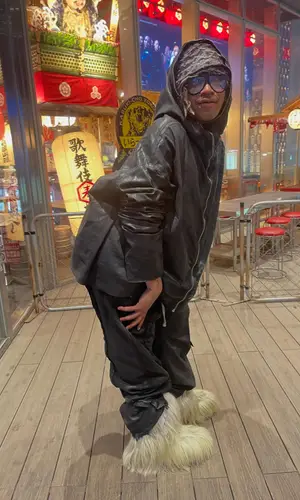 Lil Tracy’s Outfit in Rick Owens Hoodie, Moncler Boots & Tom Ford Eyewear (2026)