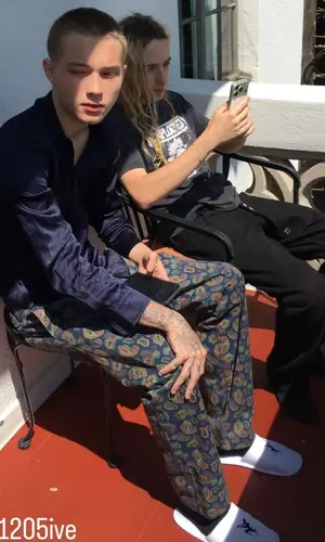 Nettspend’s Outfit in Tom Ford Shirt, Supreme Pants & Chateau Marmont Sandals (2026)