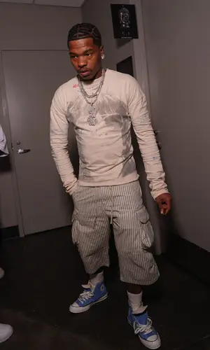 Lil Baby’s Outfit in 424 Top & Converse Sneakers (2026)