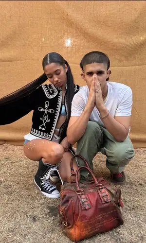Fakemink wearing Ugg boots