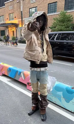 Pz' wearing Mannahatta NYC belt