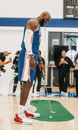 LeBron James’ Outfit in NBA Jersey & Nike Shorts (2026)
