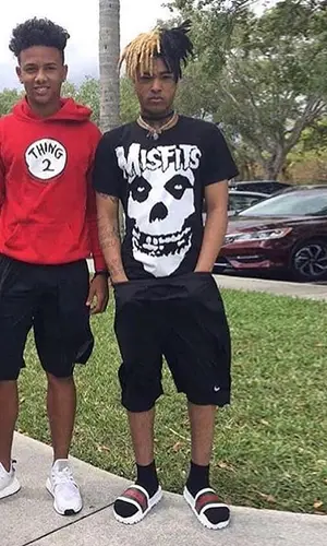 XXXTentacion wearing Hanes sock