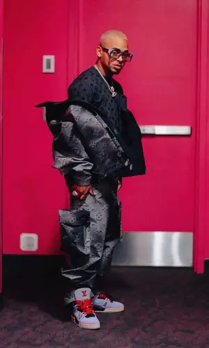 Ozuna wearing Louis Vuitton t-shirt