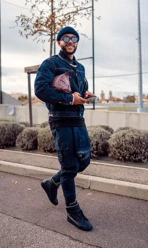 Memphis Depay wearing Louis Vuitton eyewear