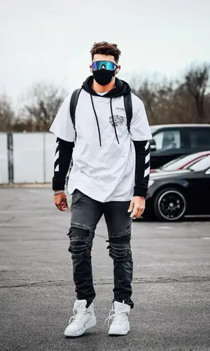 Patrick Mahomes II wearing Oakley eyewear