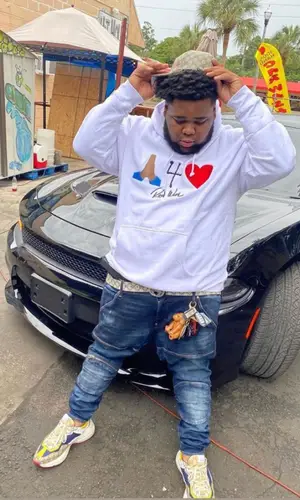 Rod Wave wearing Gucci cap