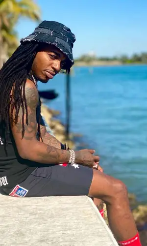 Jacquees wearing Chrome Hearts sock