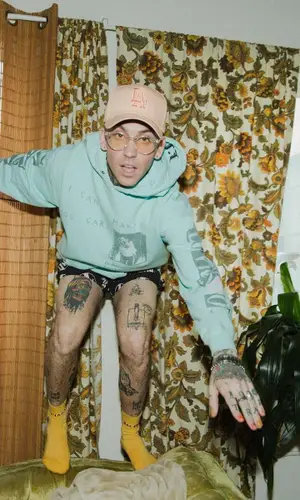Blackbear wearing New Era cap