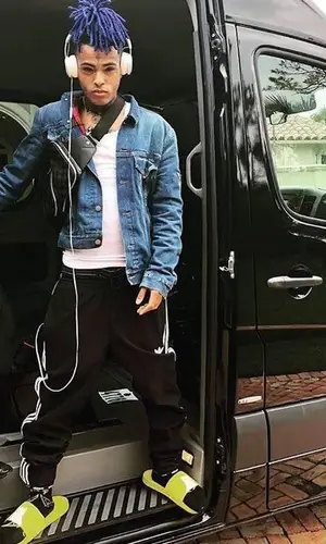 XXXTentacion’s Outfit in Gucci Jacket, Adidas Pants & Louis Vuitton Bag (2018)