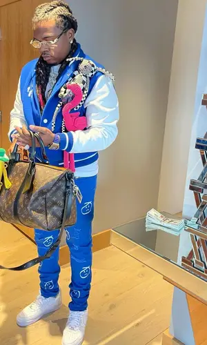 Gunna wearing Louis Vuitton scarf